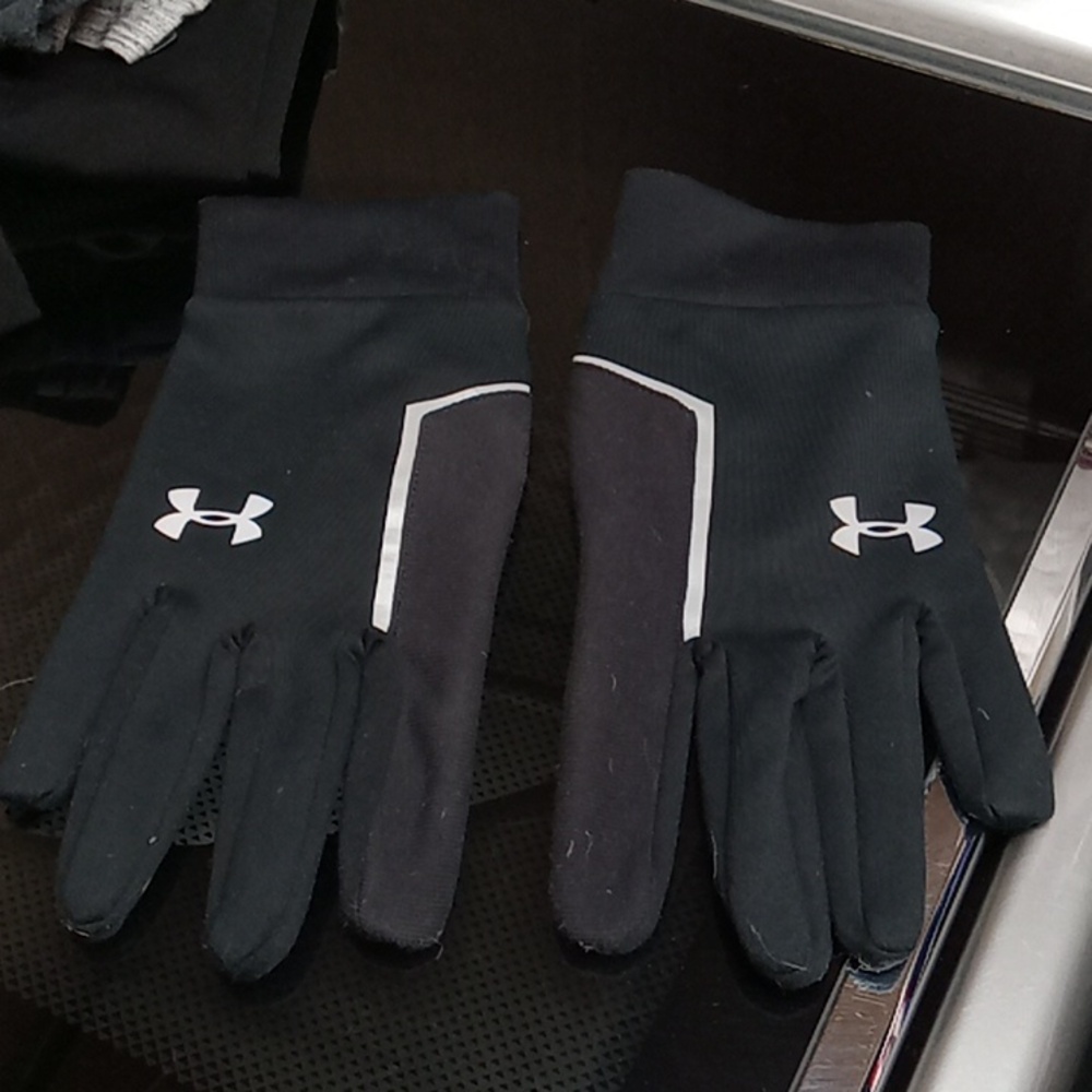 GLOVES UNDER ARMOUR